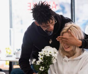 Les 7 Secrets Incontournables pour Rendre une Femme Follement Amoureuse et Épanouie